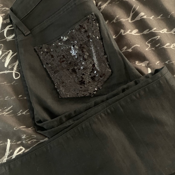 Guess Jeans - Picture 2 of 4